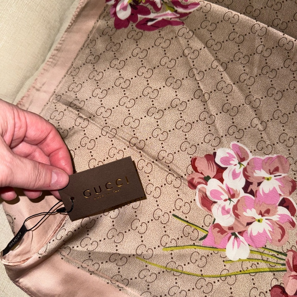 Gucci Beige and Pink Floral Silk Square Scarf - Picture 9 of 9